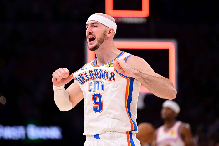 雷霆缩减开支，卡鲁索或离队，昔日防守悍将或重返紫金军团|湖人|里夫斯|谢伊·吉尔杰斯-亚历山大|俄克拉荷马雷霆队|肯里奇-威廉姆斯_新浪新闻